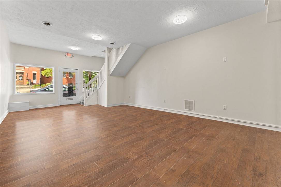 South Side, PA 15203,2206 E Carson St