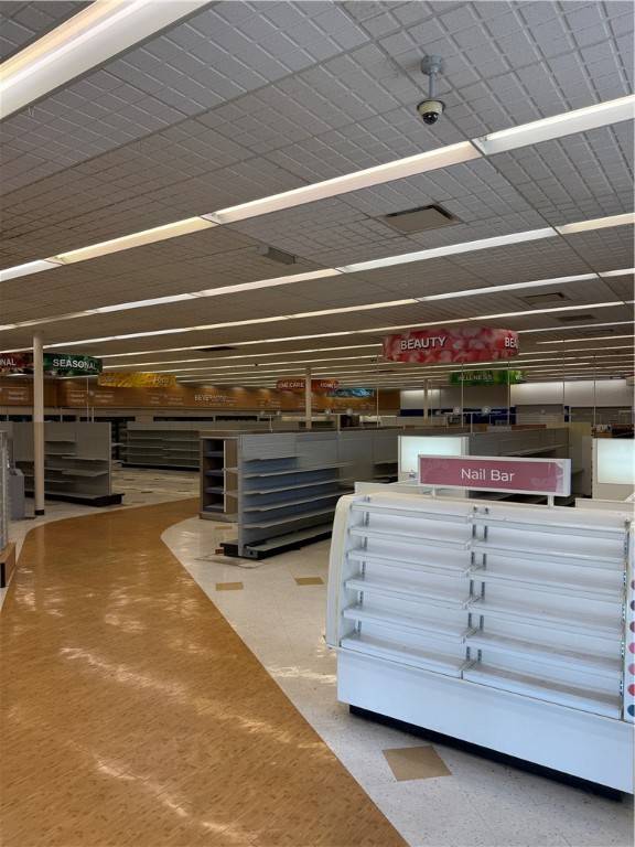 Sharon, PA 16146,811 E State St