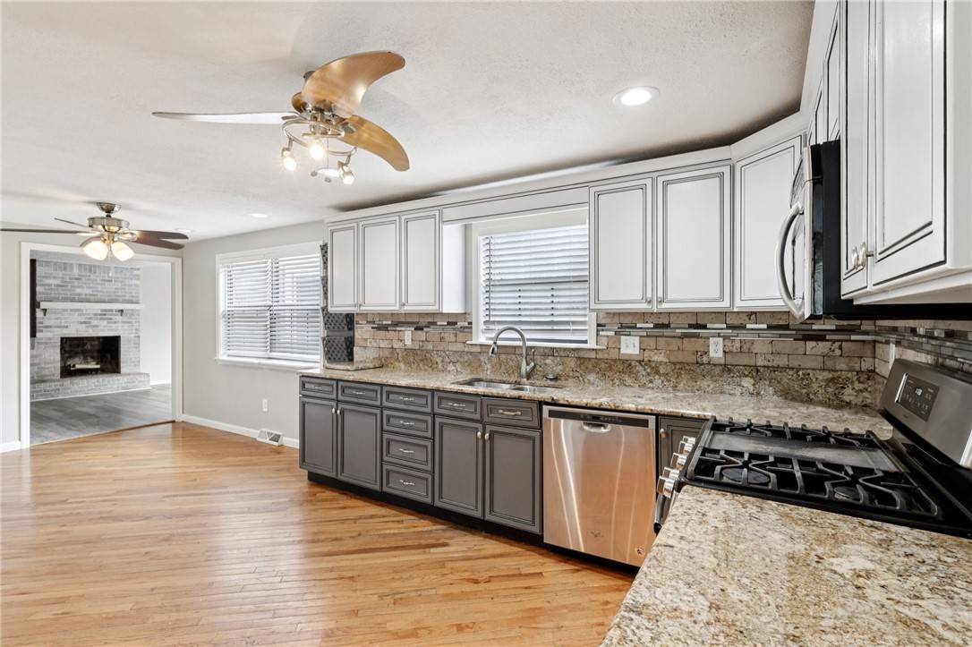 Shaler, PA 15209,40 Emerson Rd