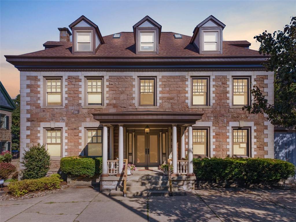 Shadyside, PA 15232,6109 Fifth Avenue #2