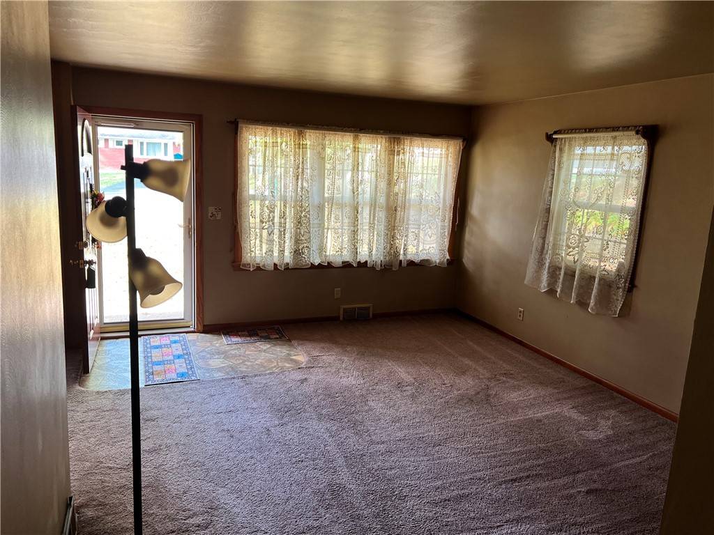 Hempfield Twp, PA 16125,5 Woodbine Dr