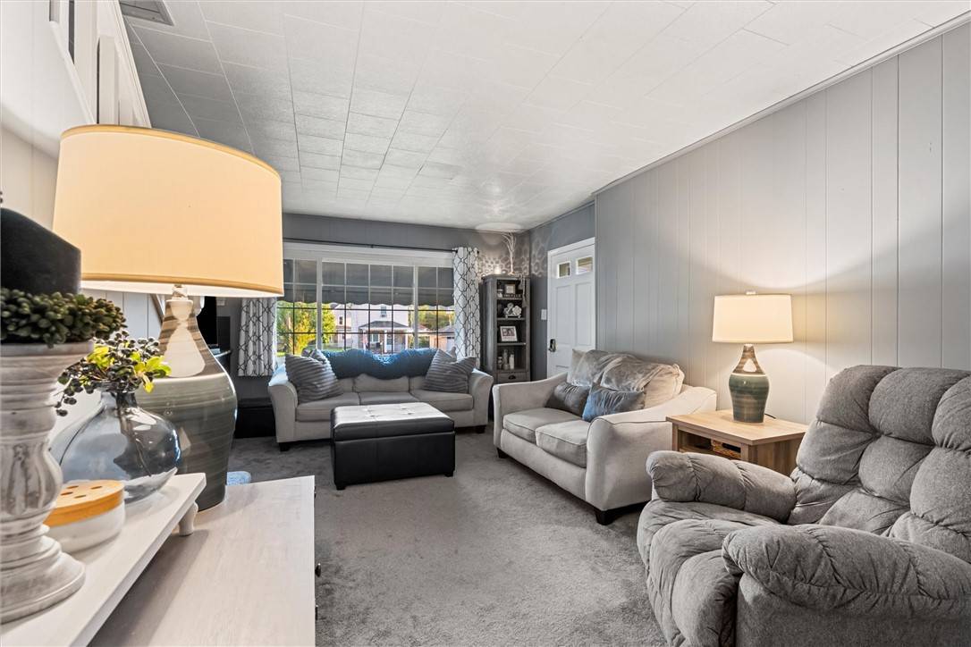 Ellwood City, PA 16117,418 1st Avenue