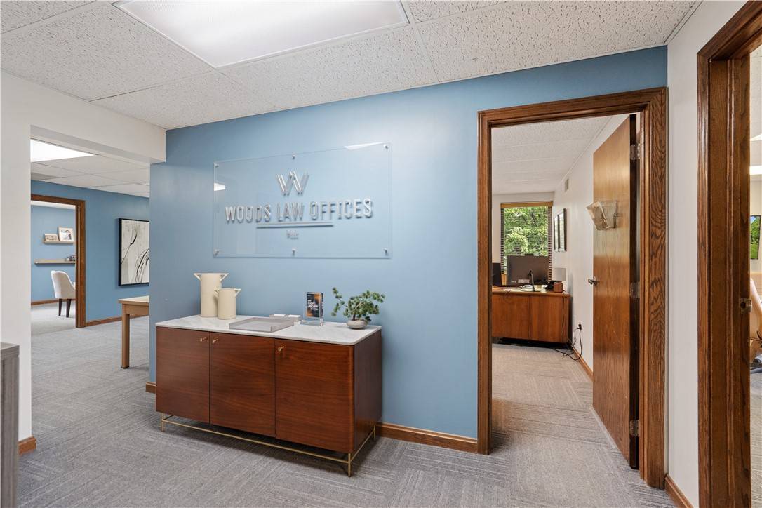 Moon/crescent Twp, PA 15108,200 Commerce Dr