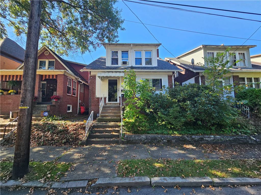 Tarentum, PA 15084,1127 Highland St #2