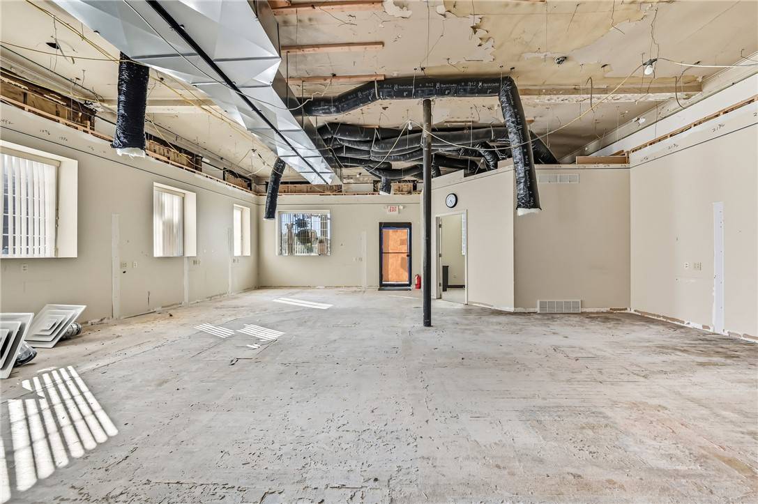 Sharon, PA 16146,123 E State St