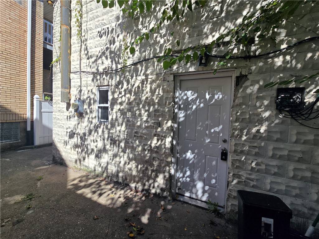 Mckees Rocks, PA 15136,814 Woodward Ave