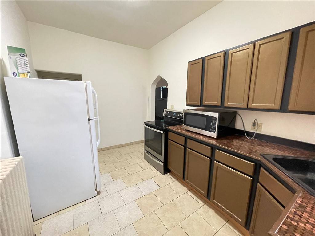 Carrick, PA 15210,132 Parkfield St #1