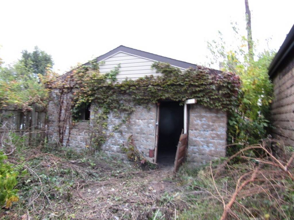 Swissvale, PA 15218,7343 Burton St