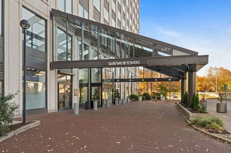 Downtown Pgh, PA 15222,320 Fort Duquesne Blvd. #11-O