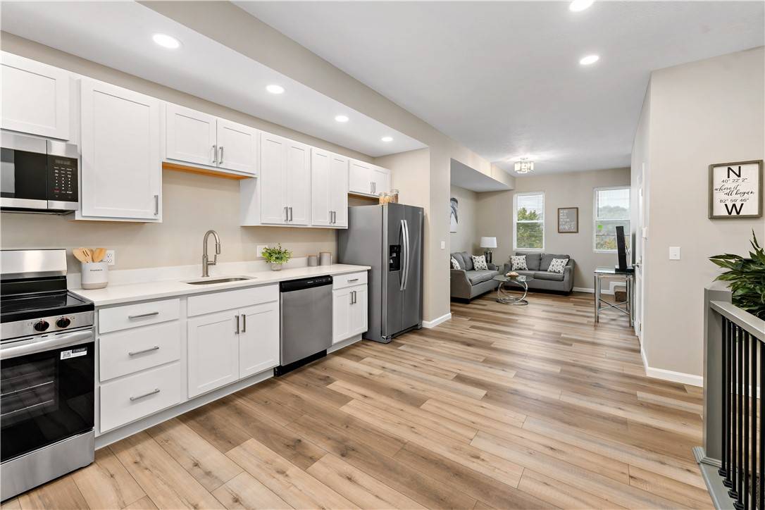 Coraopolis, PA 15108,735 6TH AVE