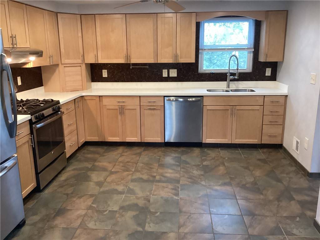 Bethel Park, PA 15102,122 Highland Rd