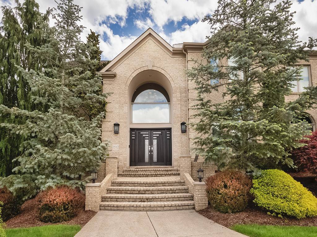 Upper St Clair, PA 15241,1512 Fox Chase Ln