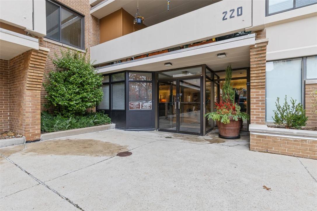 Oakland, PA 15213,220 N Dithridge St #805