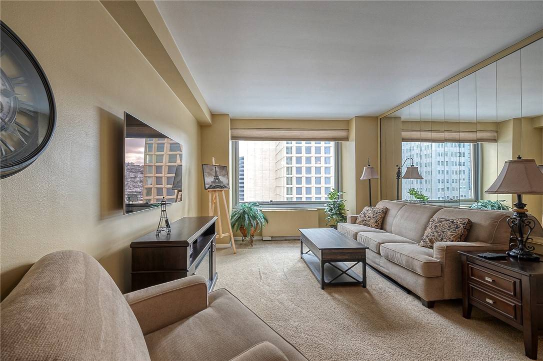 Downtown Pgh, PA 15222,320 Fort Duquesne Blvd #12O