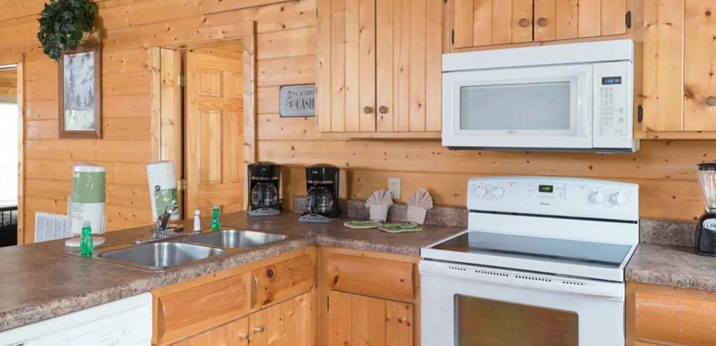 Pigeon Forge, TN 37863,307 CANEY CREEK RD