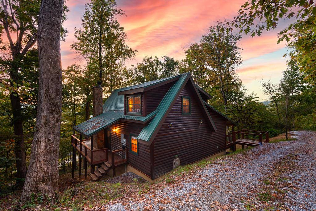 Sevierville, TN 37862,3769 CLABO MTN WAY