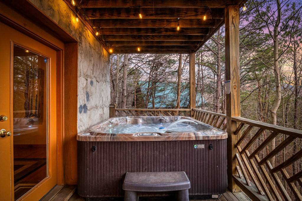 Sevierville, TN 37876,445 JUDY TOP LN