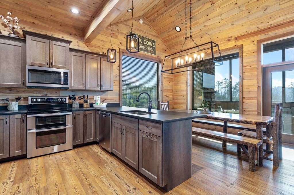 Sevierville, TN 37876,1529 Majestic Mtn DR