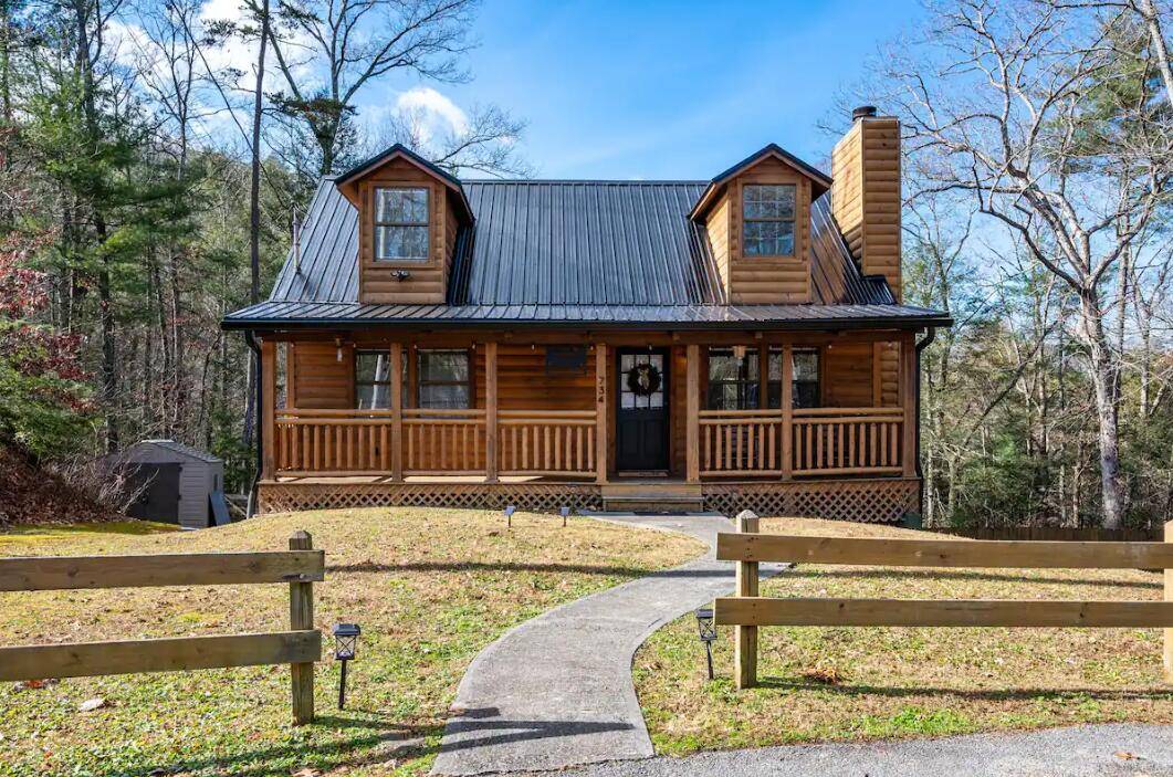 Pigeon Forge, TN 37863,734 Country Oaks DR