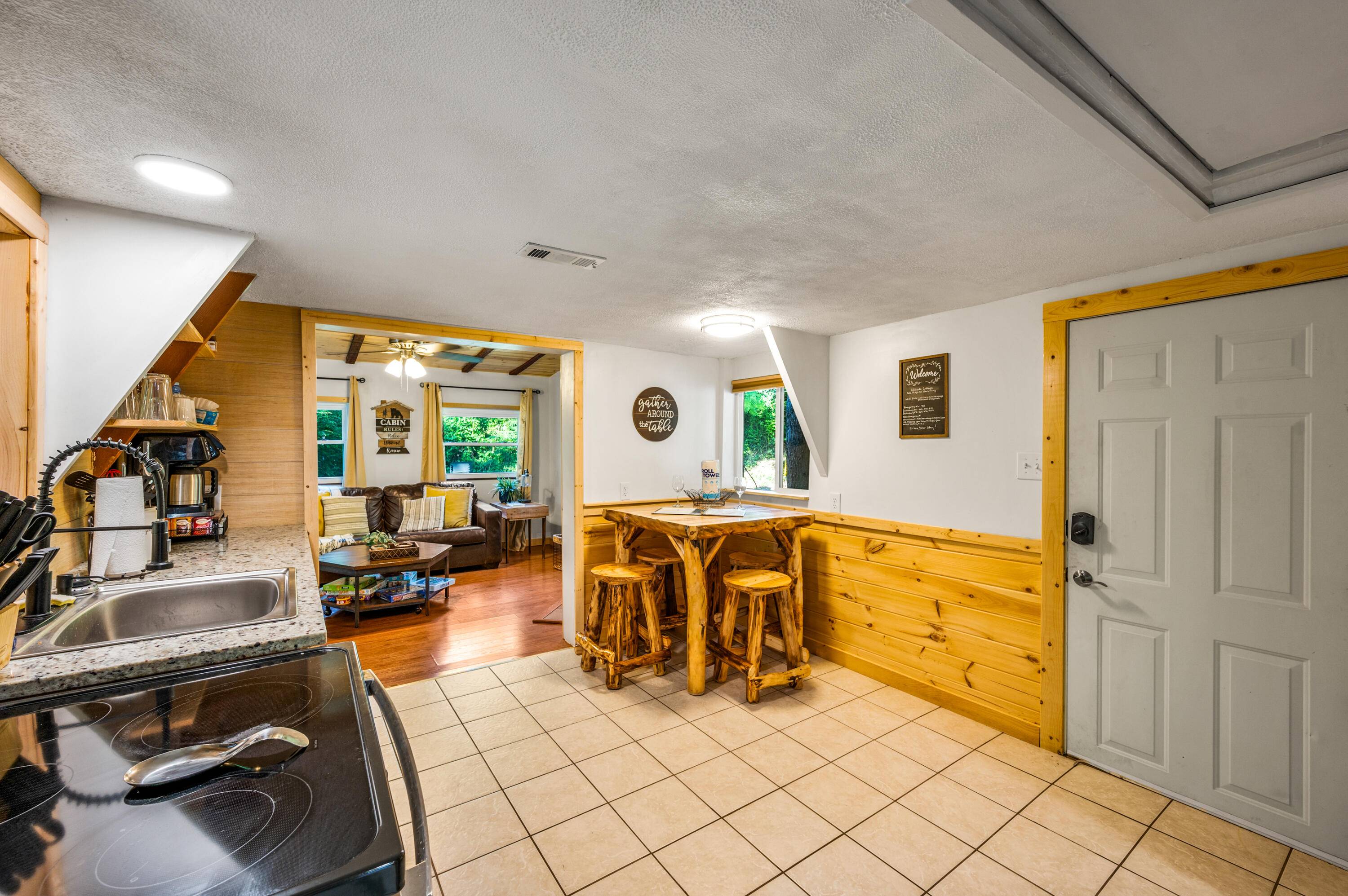 Gatlinburg, TN 37738,602 Ridge RD