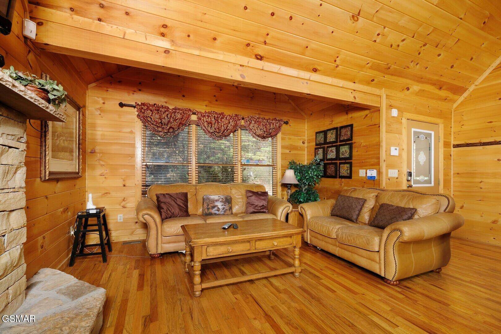 Gatlinburg, TN 37738,448 Silver Maple LN