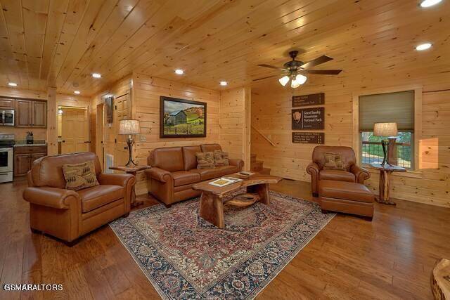 Gatlinburg, TN 37738,935 Deer Path LN