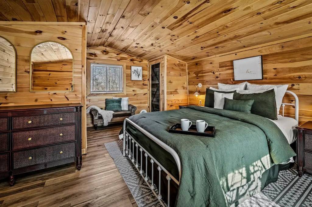 Sevierville, TN 37876,1638 S Mountain View
