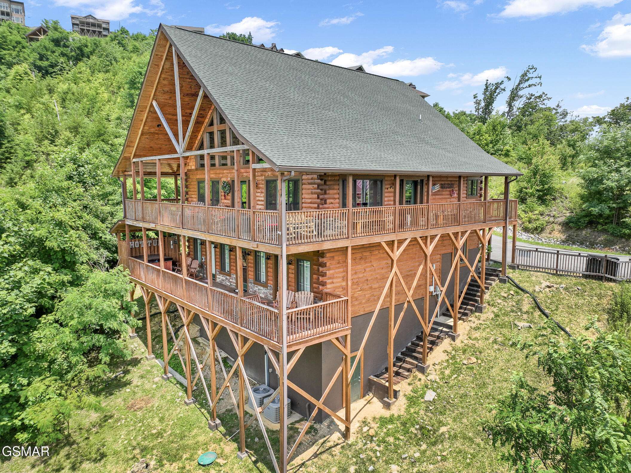 Gatlinburg, TN 37738,772 Cliff Branch RD