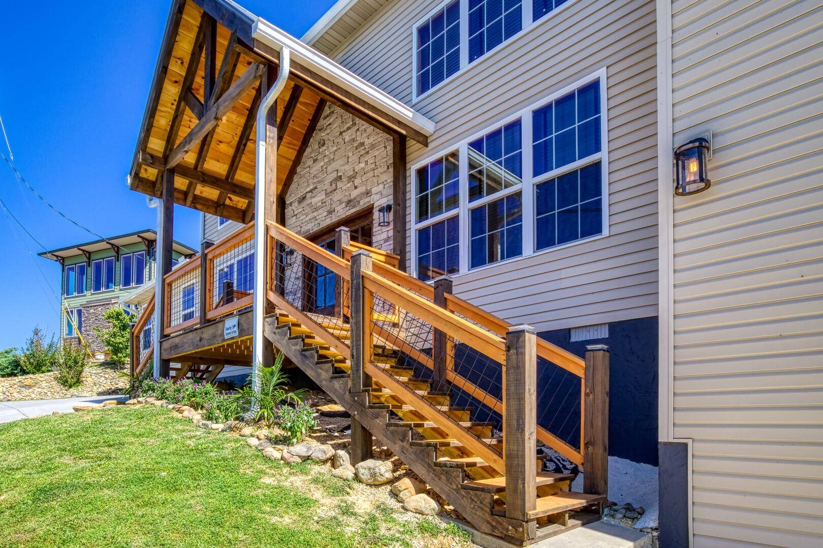 Gatlinburg, TN 37738,810 Oakley WAY