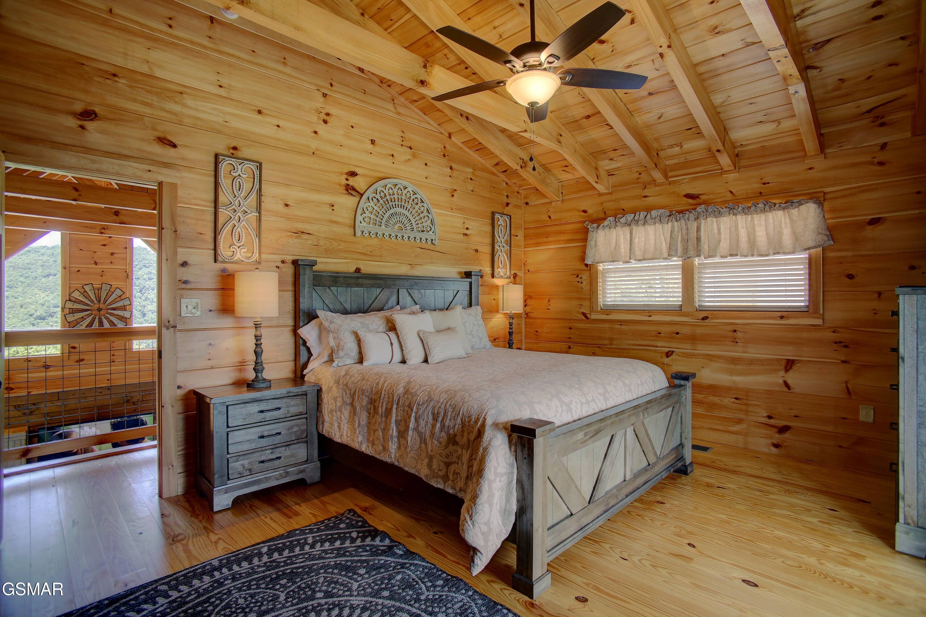 Gatlinburg, TN 37738,813 Wattle Blossom way