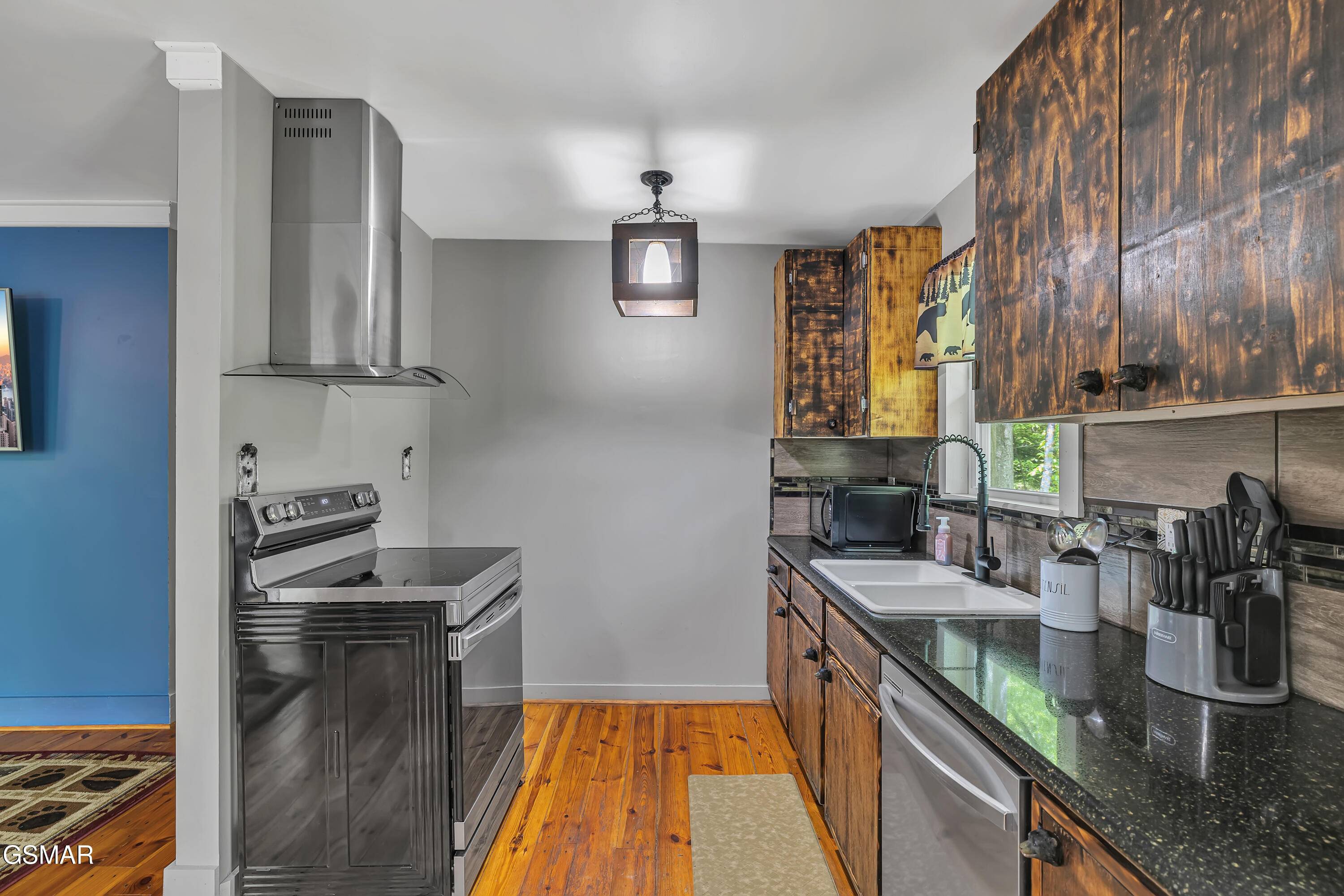 Gatlinburg, TN 37738,235 Bruce RD