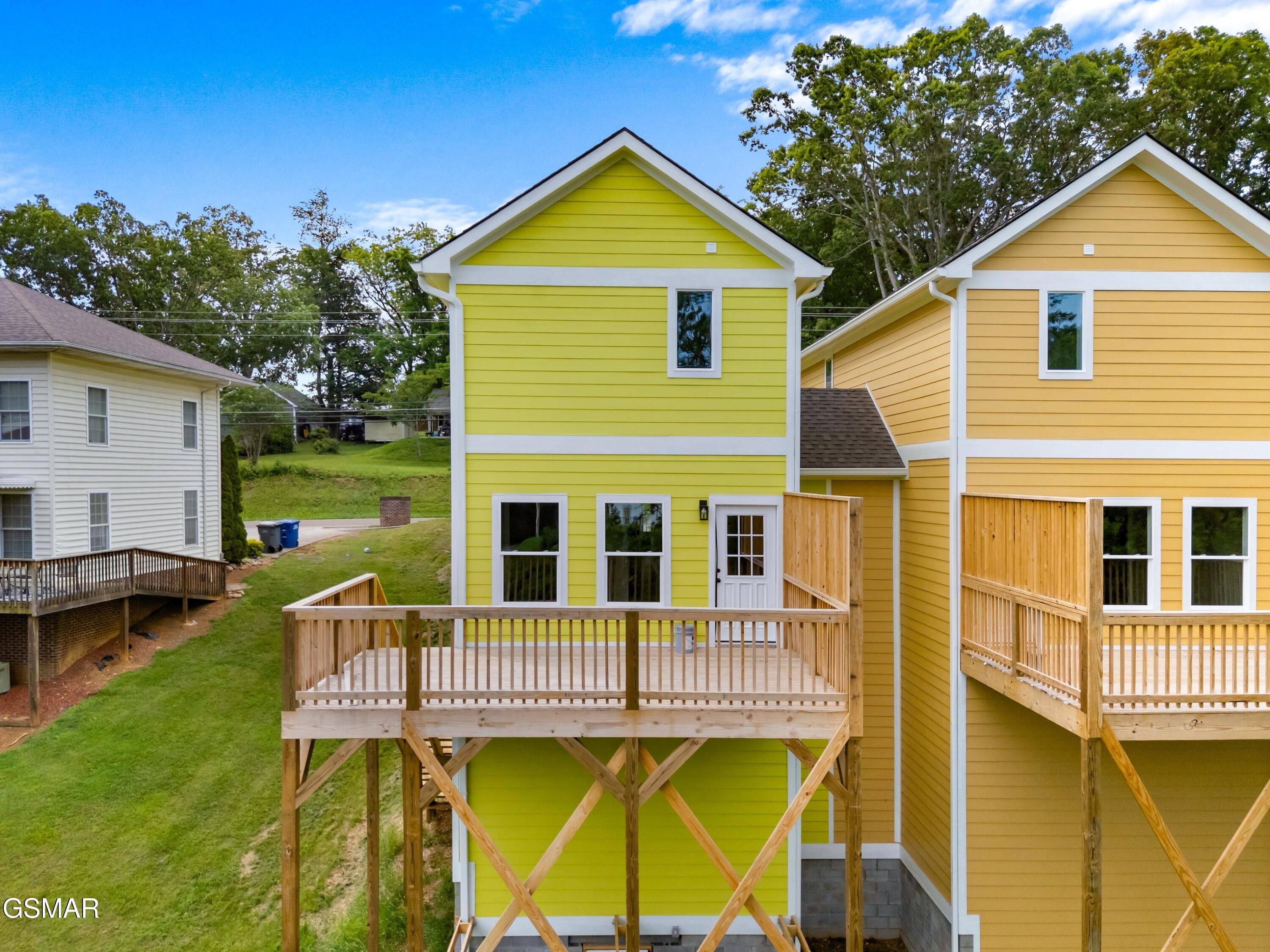 Dandridge, TN 37725,270B W Main ST