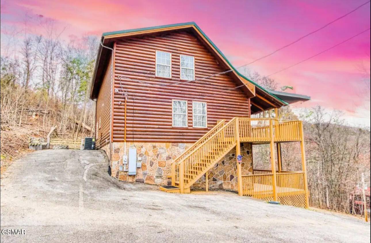 Gatlinburg, TN 37738,929 Smoky CT