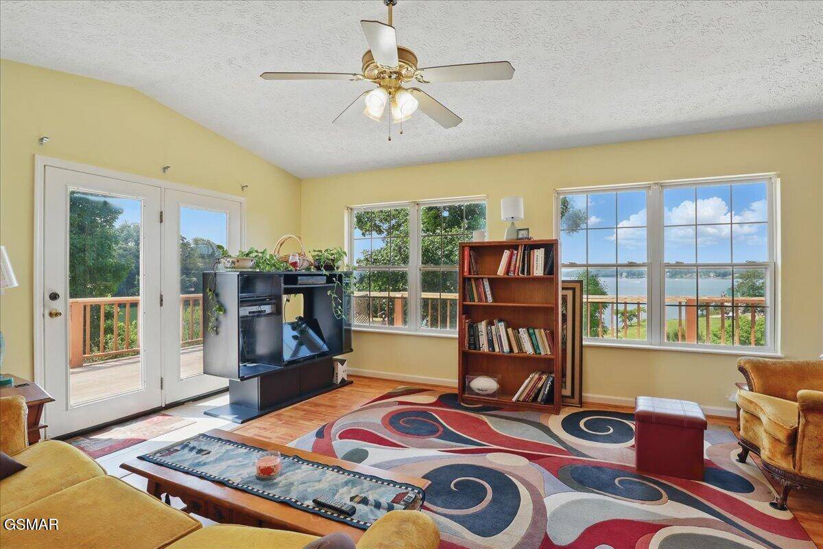 Dandridge, TN 37725,1381 Lake Front DR