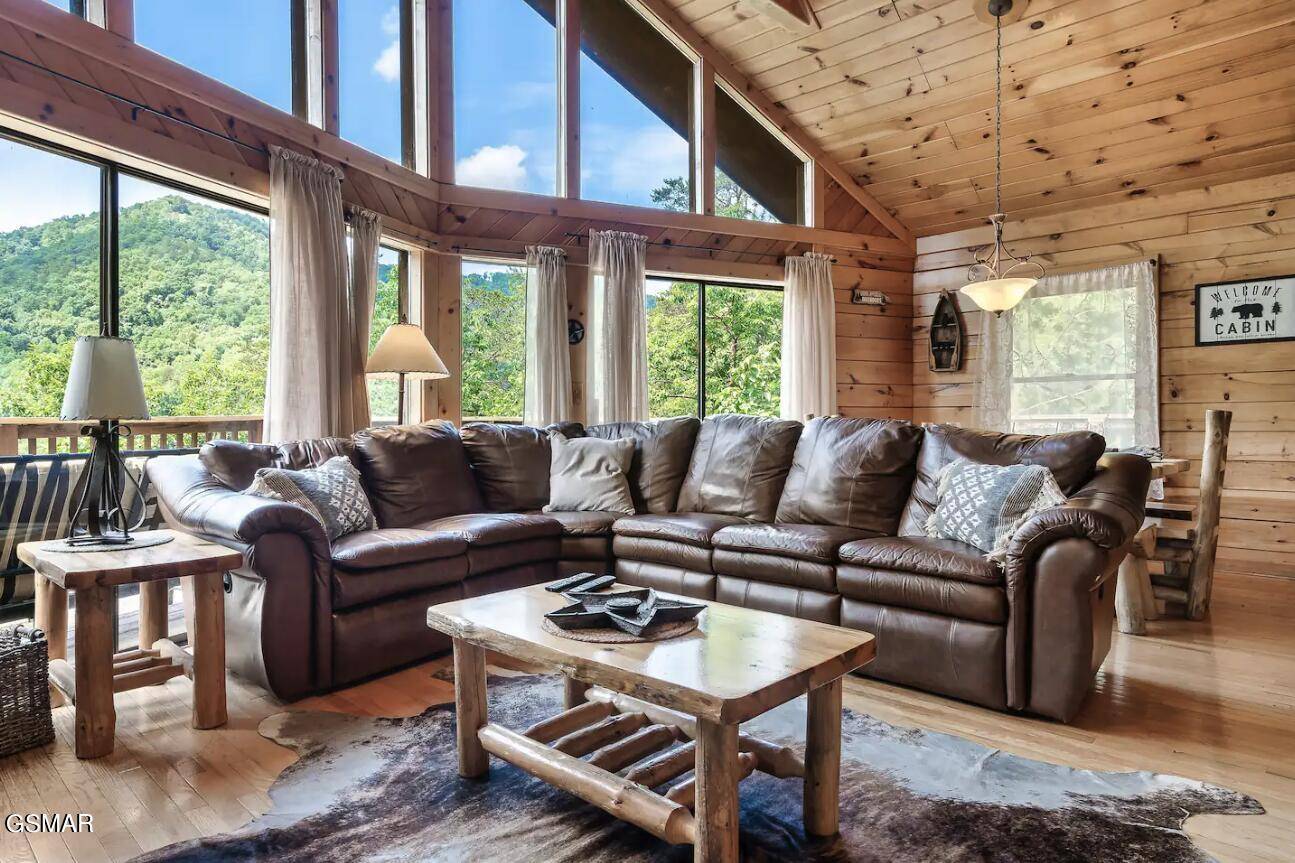 Sevierville, TN 37862,3152 Hatcher Top RD