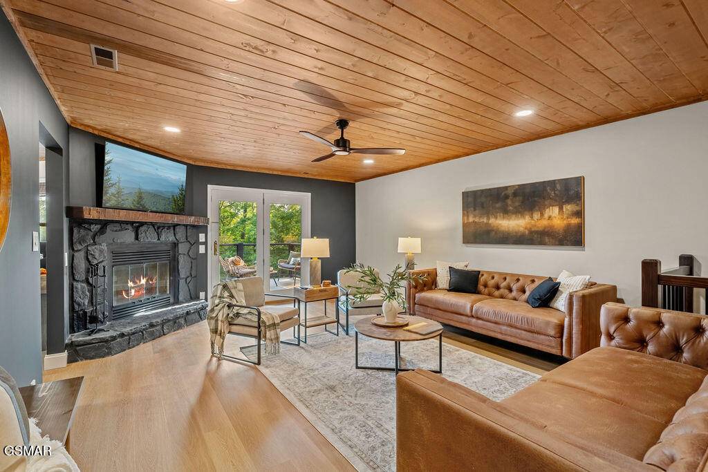 Sevierville, TN 37876,4822 White Pine WAY