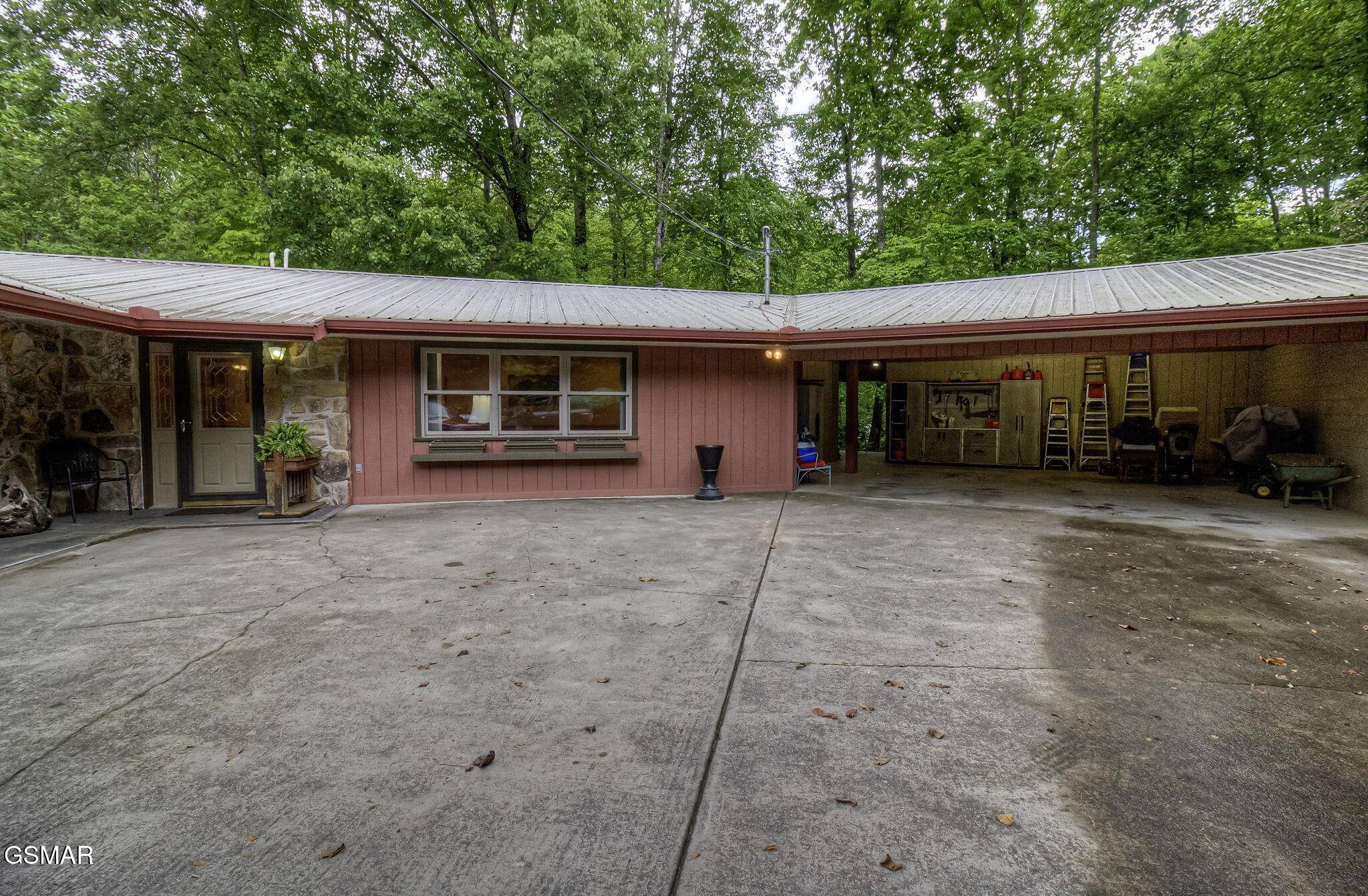 Gatlinburg, TN 37738,315 Robin LN
