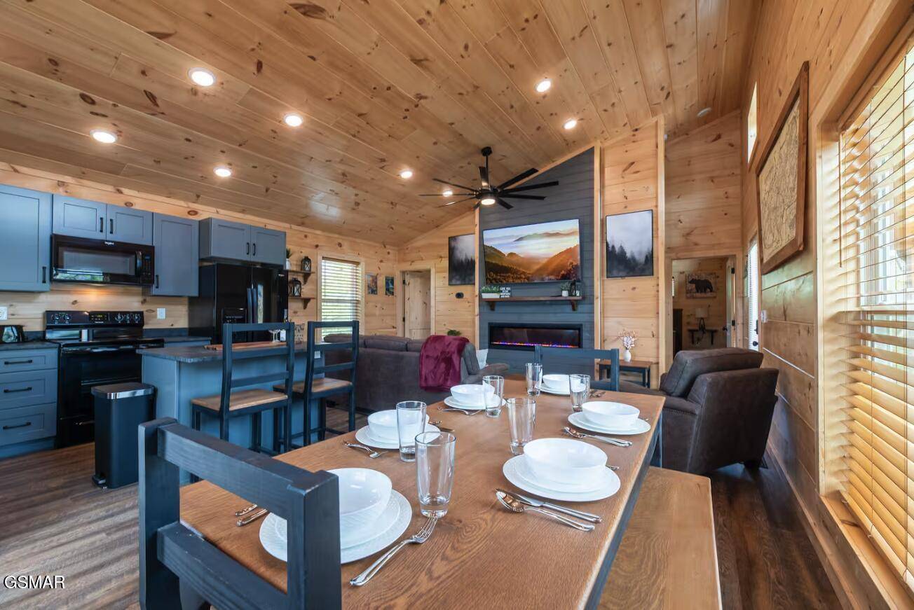 Sevierville, TN 37876,850 Blue Herring WAY
