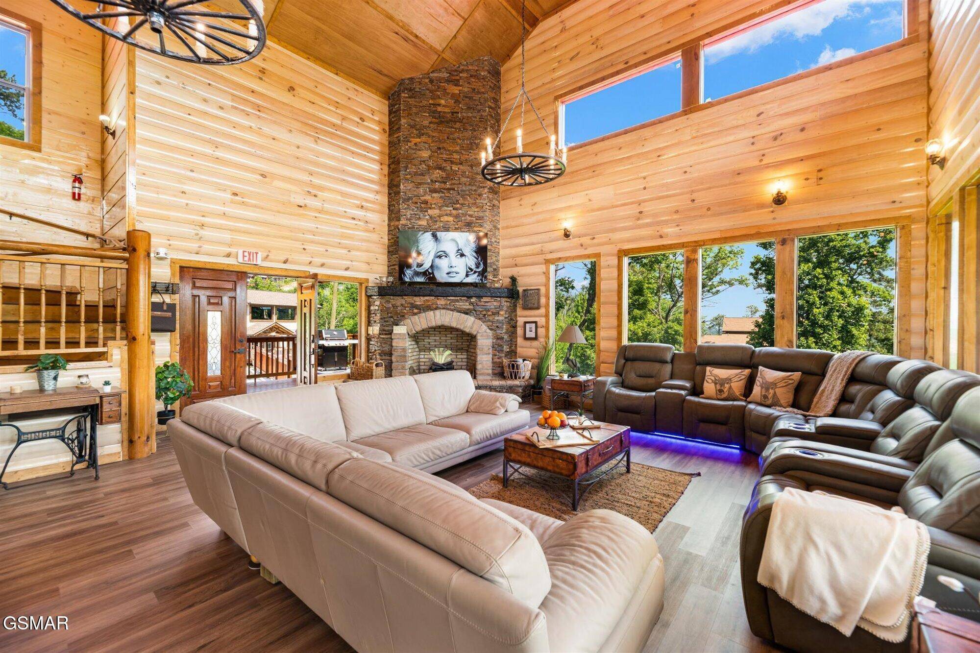 Gatlinburg, TN 37738,720 Pinecrest DR
