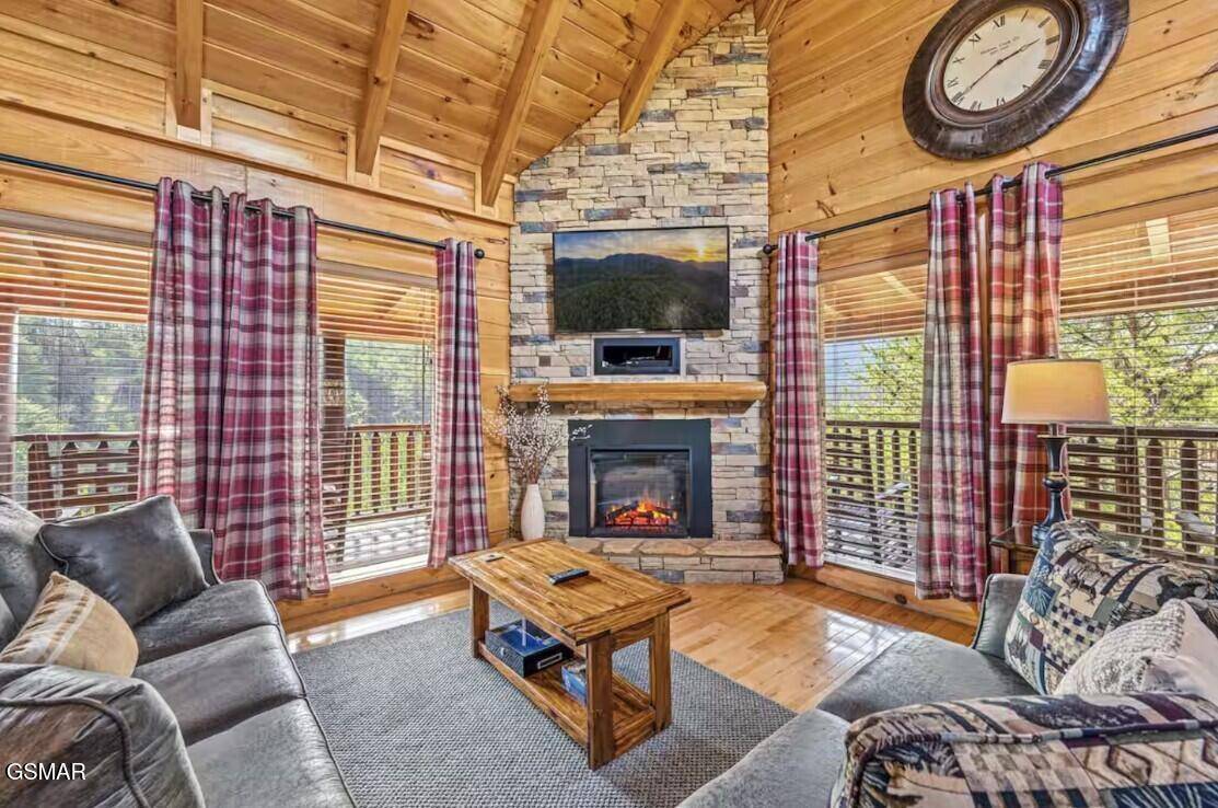 Sevierville, TN 37876,1944 Cougar Crossing WAY