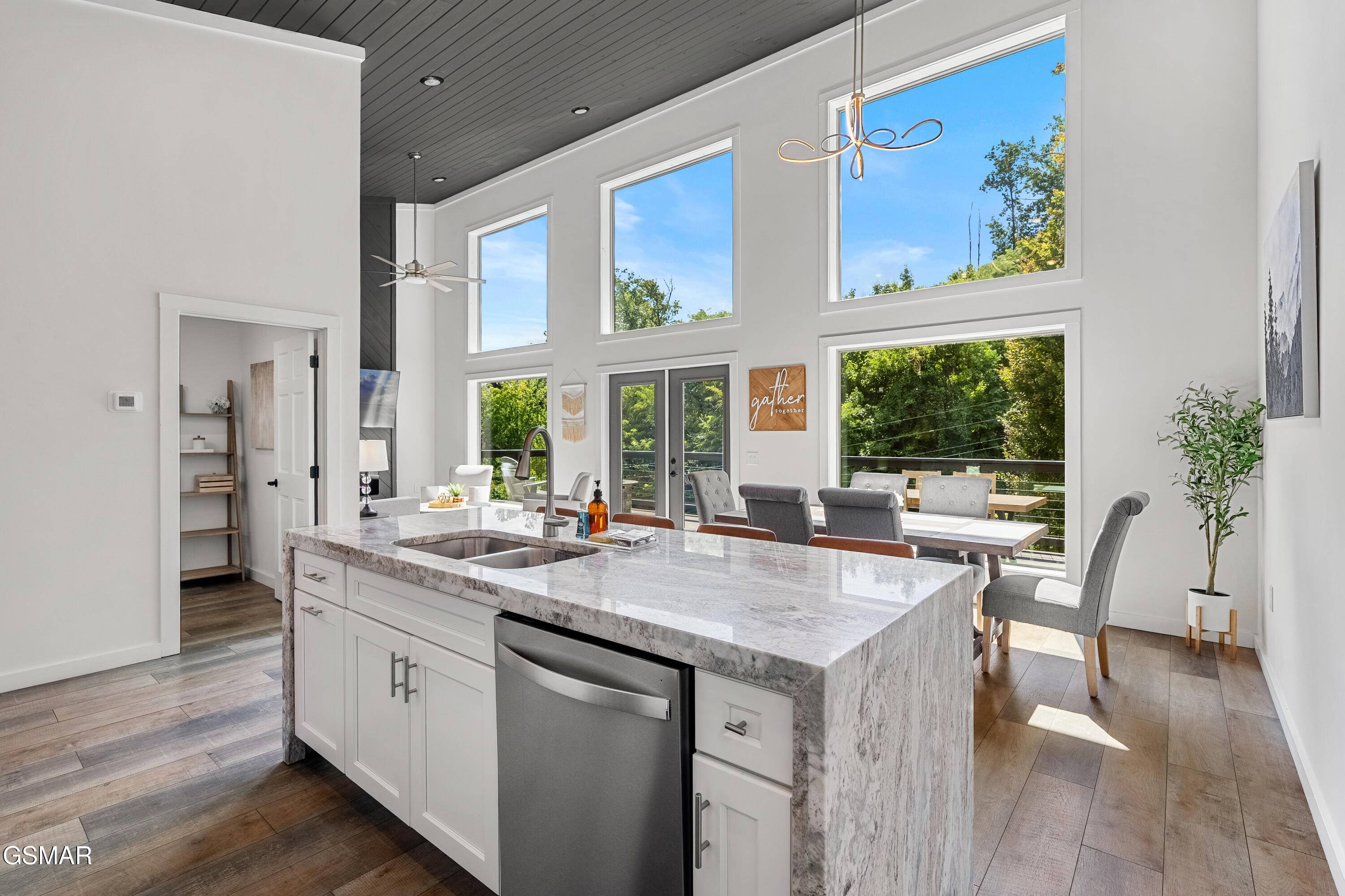 Gatlinburg, TN 37738,612 Sunset LN