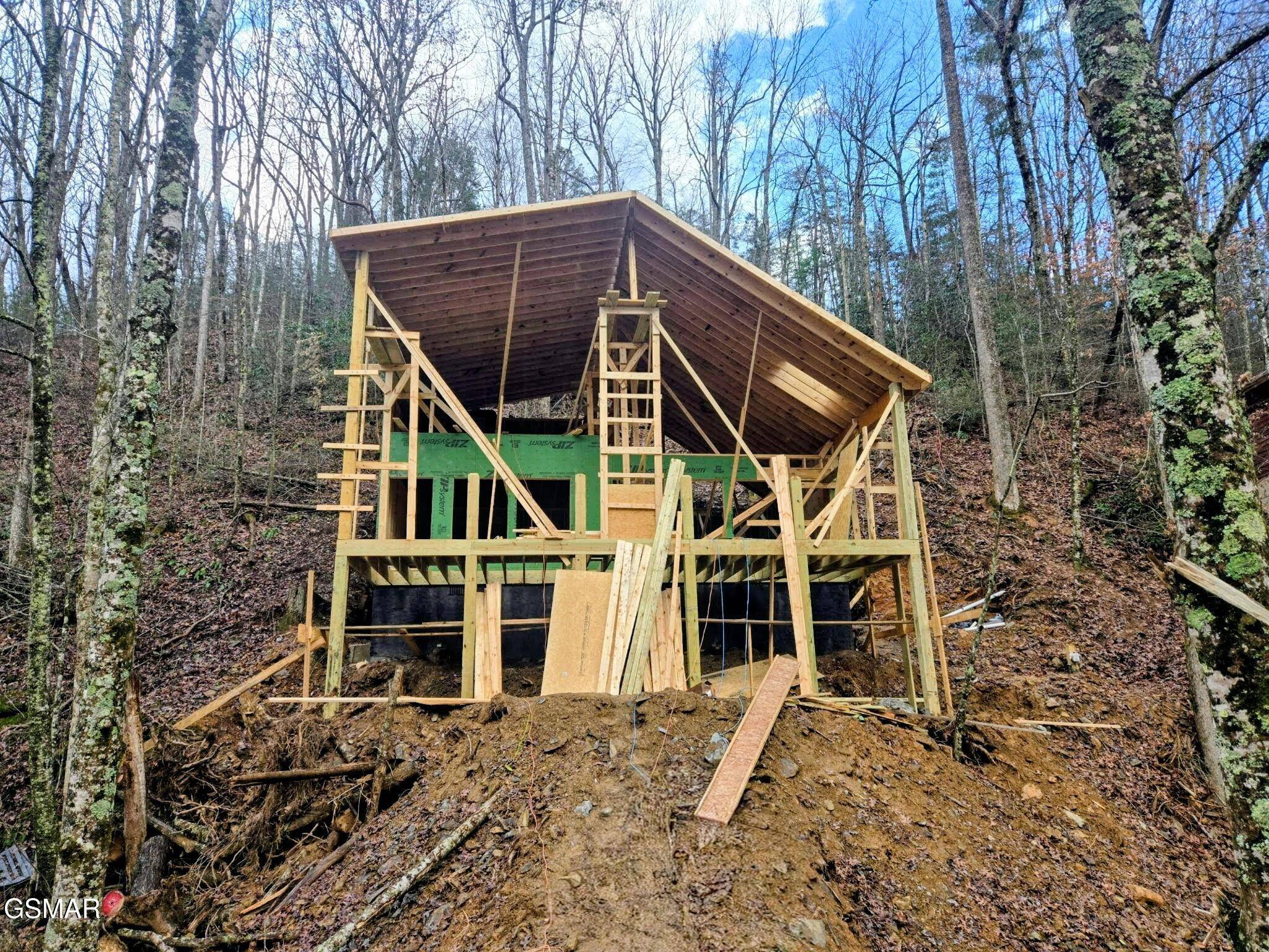 Sevierville, TN 37876,1424 School House Gap RD