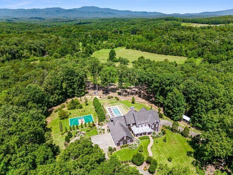 Blue Ridge, GA 30513,254 Nicholson RD