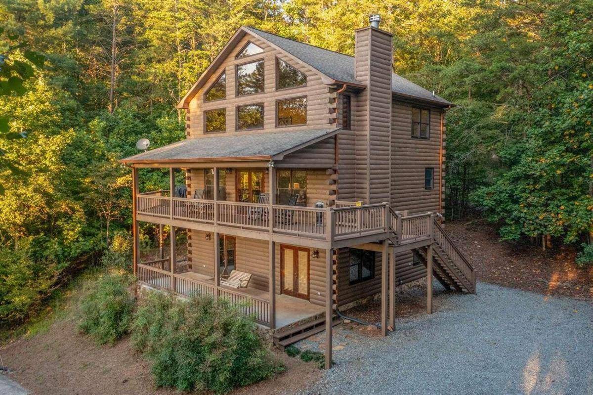 Morganton, GA 30560,964 Walkabout Creek RD