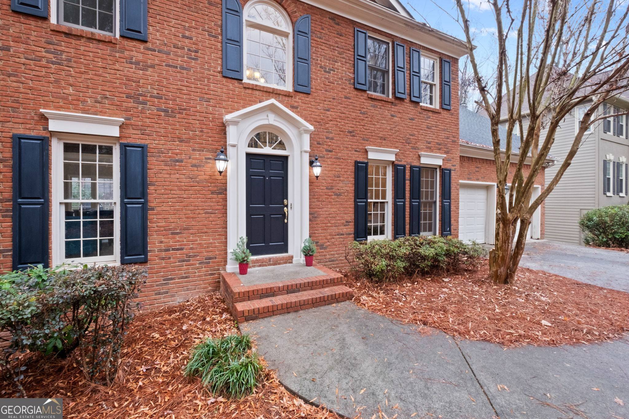 Alpharetta, GA 30005,5665 ASHEWOODE DOWNS DR