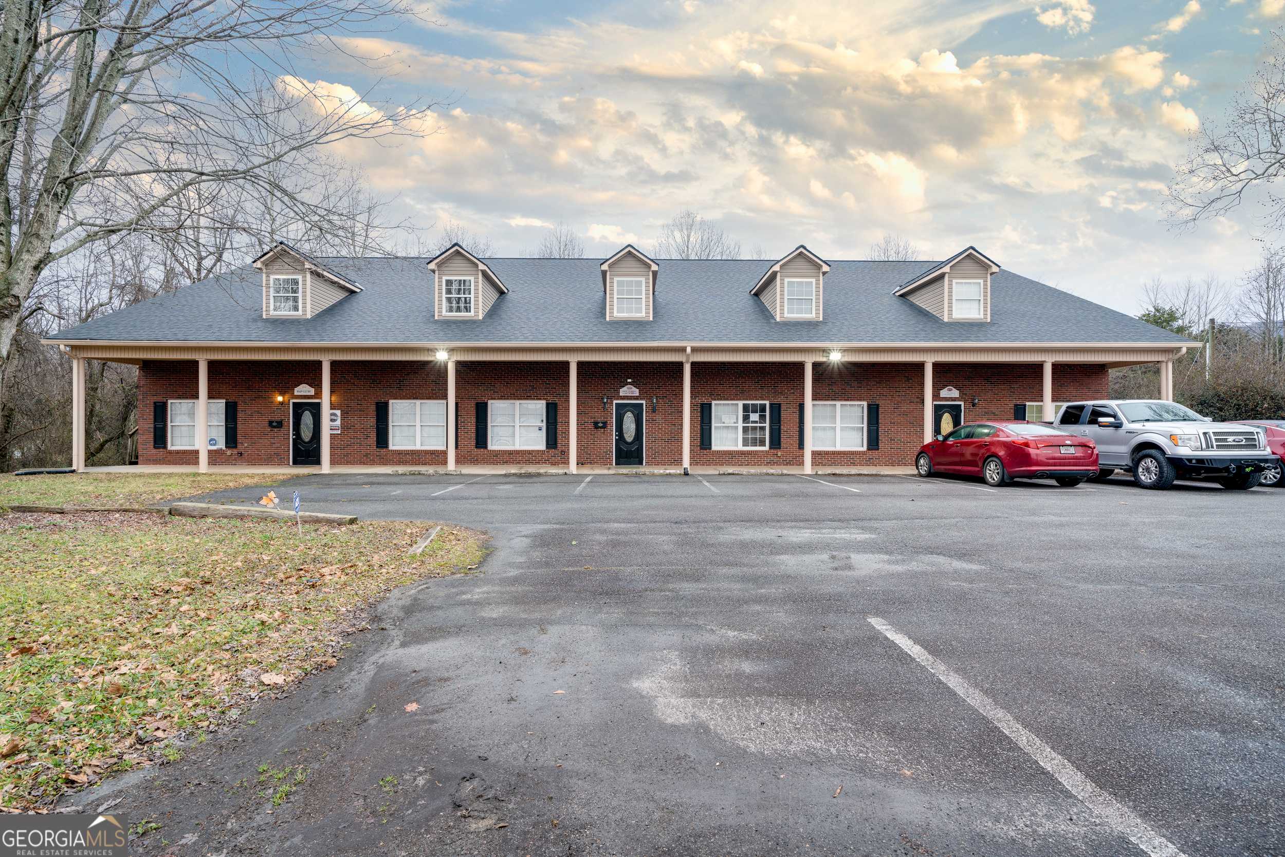 Clermont, GA 30527,6911 Cleveland HWY #201B