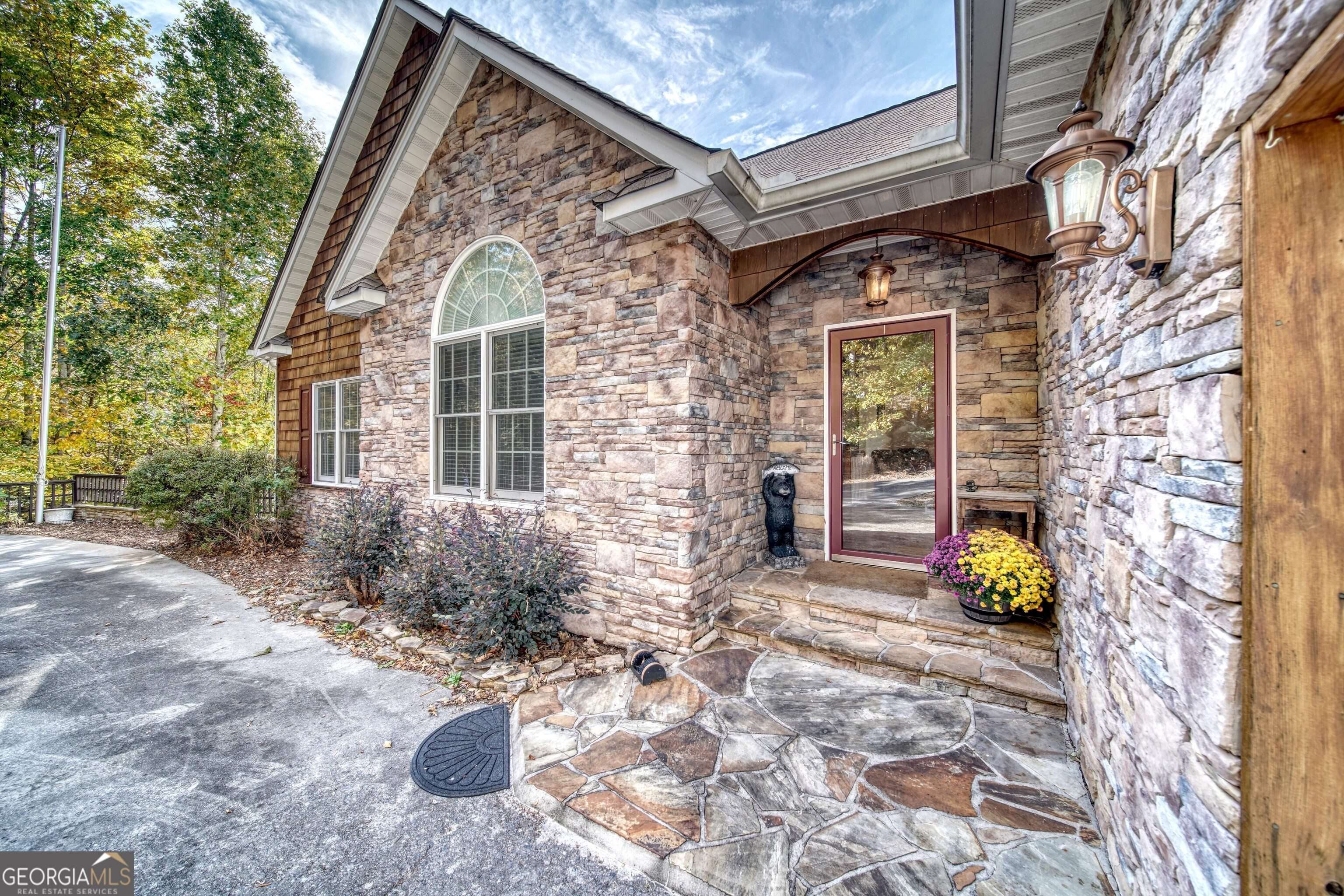 Hiawassee, GA 30546,883 Ramey Mountain