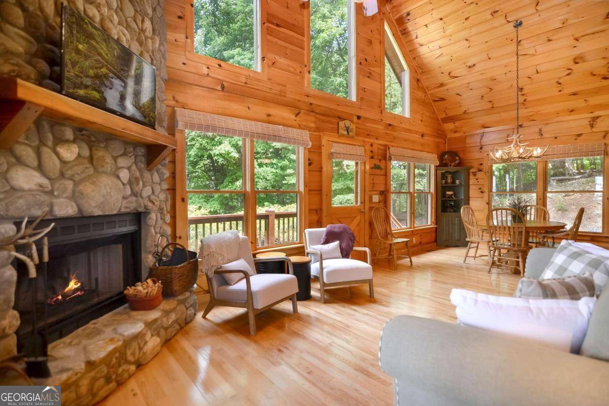 Morganton, GA 30560,169 Channing Ridge RD