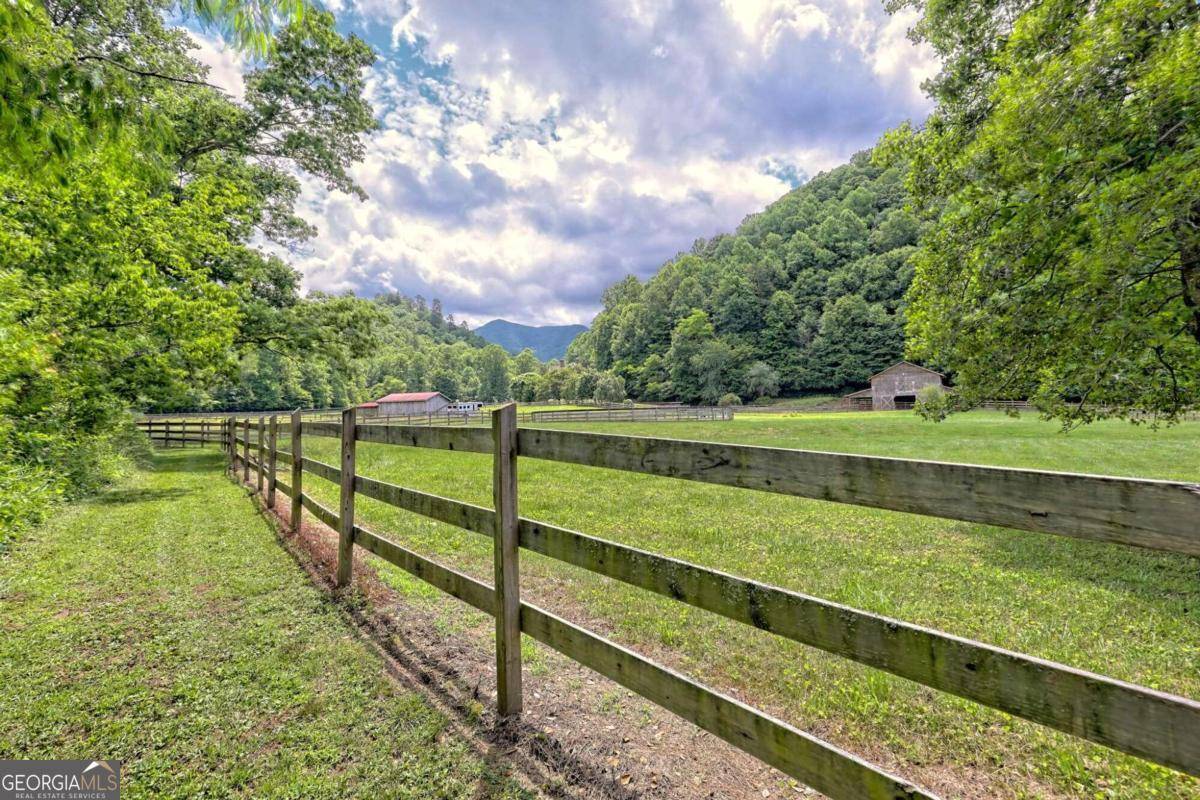 Hayesville, NC 28904,8758 Tusquittee RD