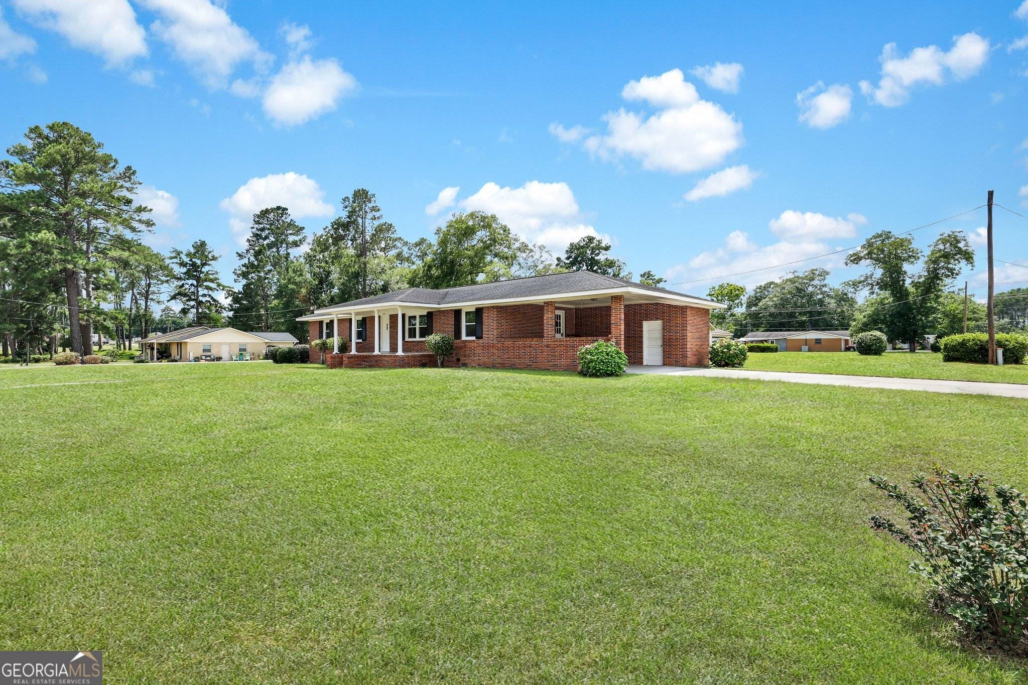 Claxton, GA 30417,110 N Claxton